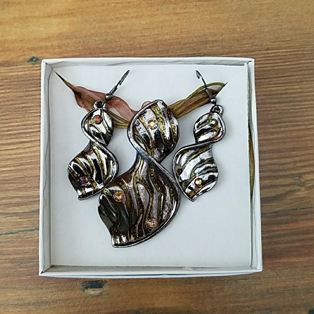 New Necklace and Earring set